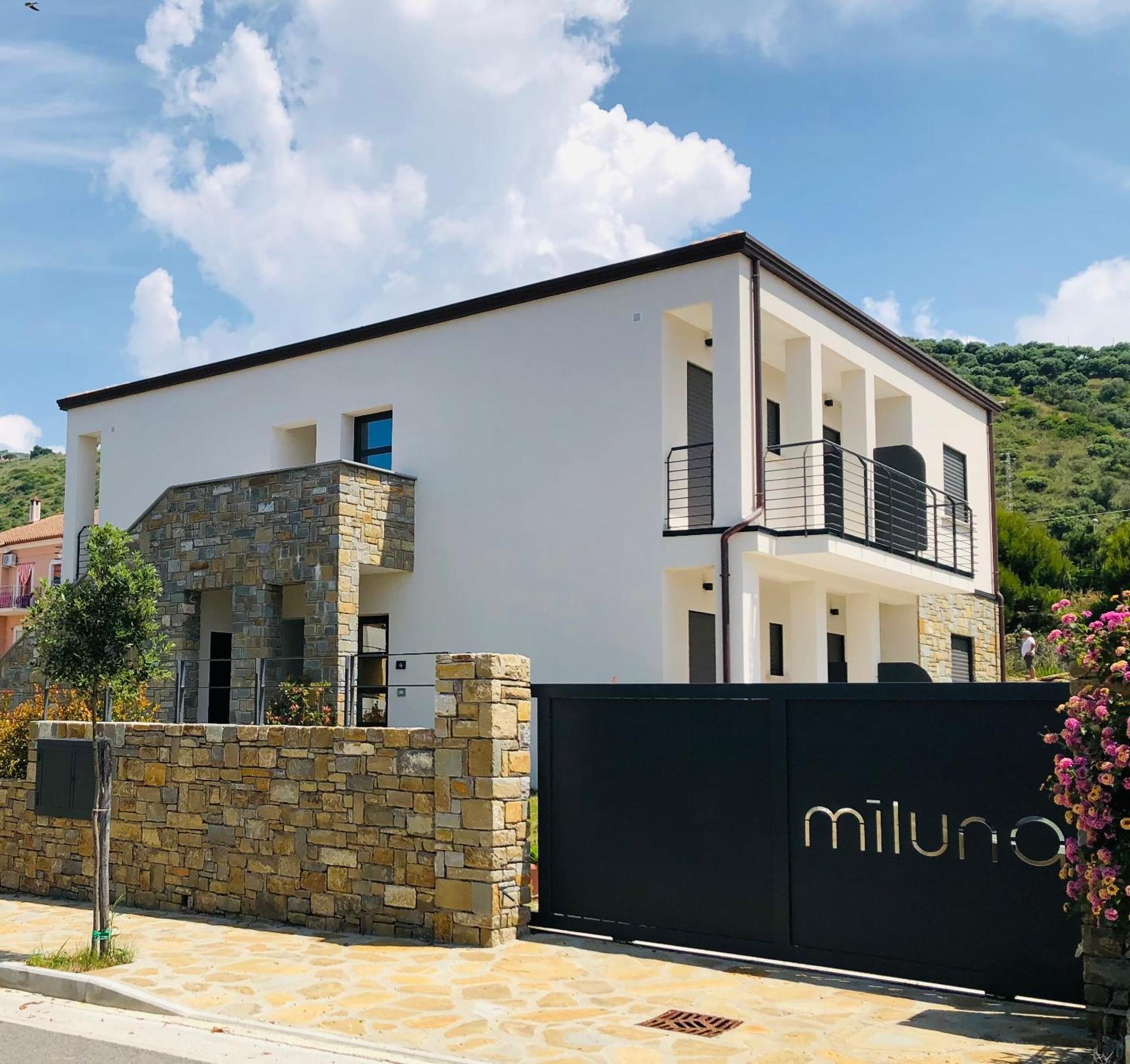 Miluna อักเชียโรลี ภายนอก รูปภาพ